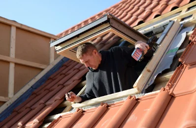 Pose de fenêtres de toit Velux à Bougé-Chambalud